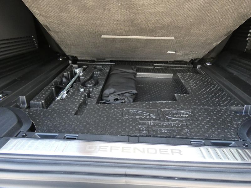 Land Rover Defender 110 4,4 OCTA P635 - fotka 41 z 46