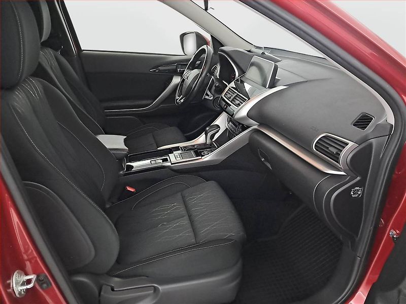 Mitsubishi Eclipse Cross (2018) Intense 1.5 T-MIVEC, 4X4 - fotka 9 z 18