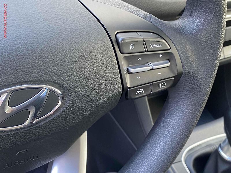 Hyundai i30 (2021) 1.6 CRDi, 1.maj,ČR, AC, park - fotka 13 z 16