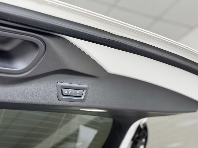 BMW X5 40i xDrive*280kW*Laser*Panoram - fotka 38 z 45