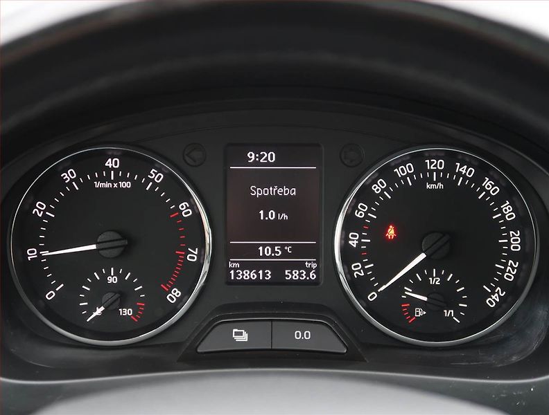 Škoda Rapid (2014) Spaceback 1.2 TSI, ČR,1.maj - fotka 11 z 19