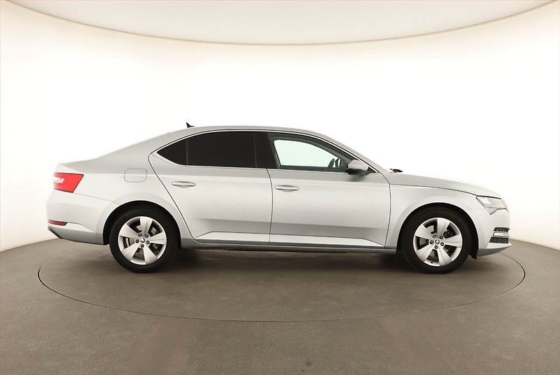 Škoda Superb (2021) Style 2.0 TDI, Automat - fotka 6 z 20
