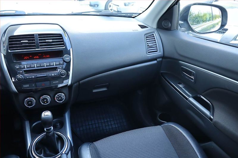 Peugeot 4008 (2013) 1.8 HDI, 4X4, Serv.kniha - fotka 8 z 25