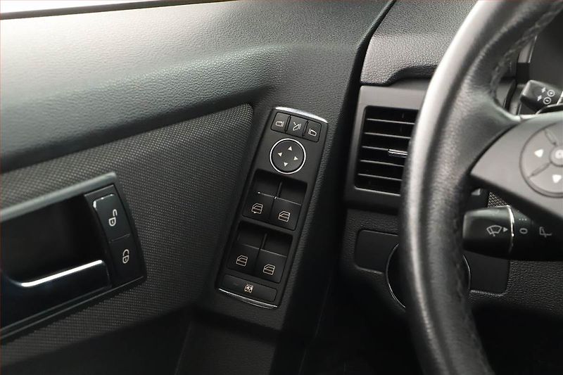 Mercedes-Benz GLK (2009) 350 CDI, 4X4, Automat - fotka 12 z 15