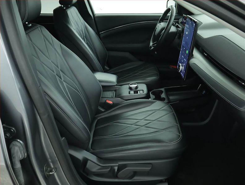 Ford Mustang Mach-E (2021) Standard Range RWD, SoH 95% - fotka 9 z 18