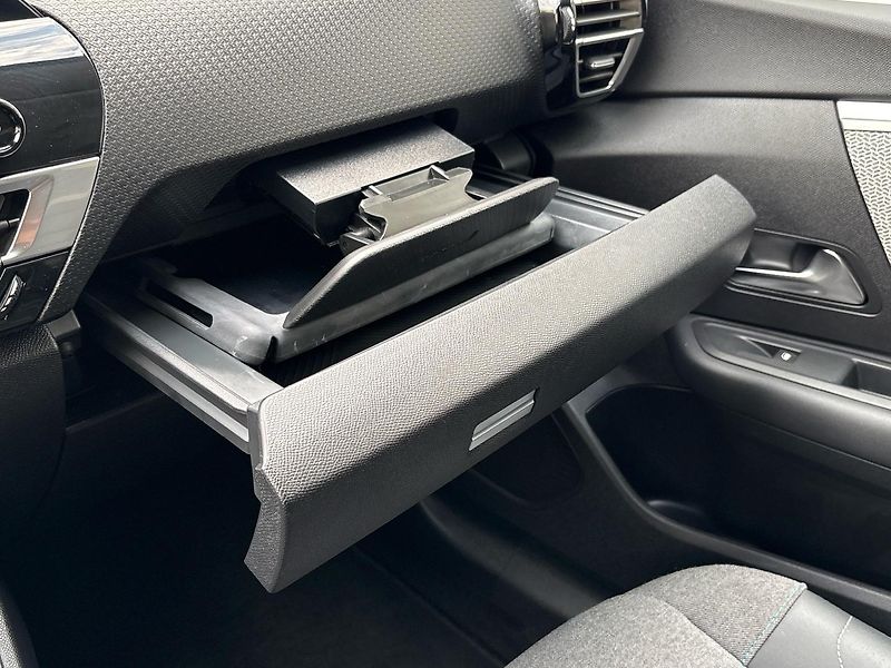 Citroën C4 (2023) Shine 1.2 PureTech 130 EAT8 - fotka 47 z 58