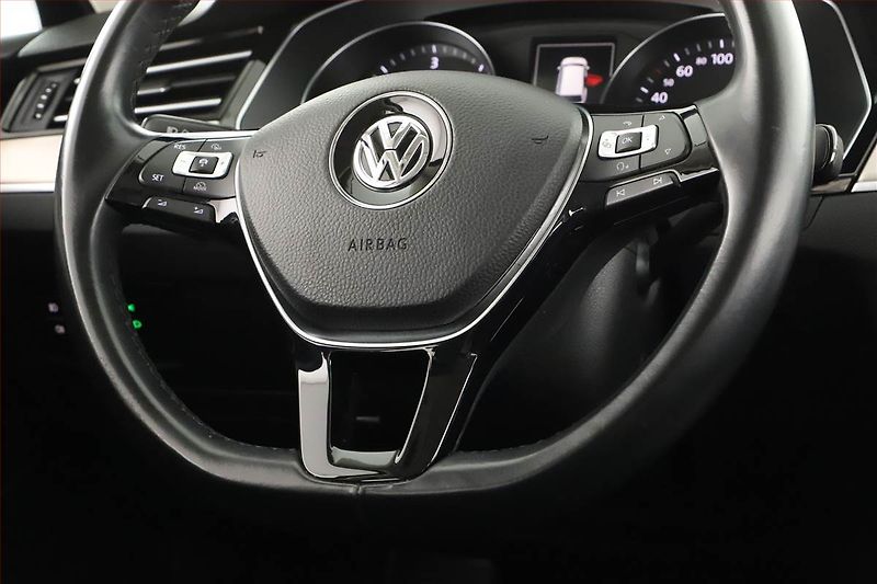 Volkswagen Passat (2018) 2.0 TDI, 4X4, Automat, Kůže - fotka 8 z 18