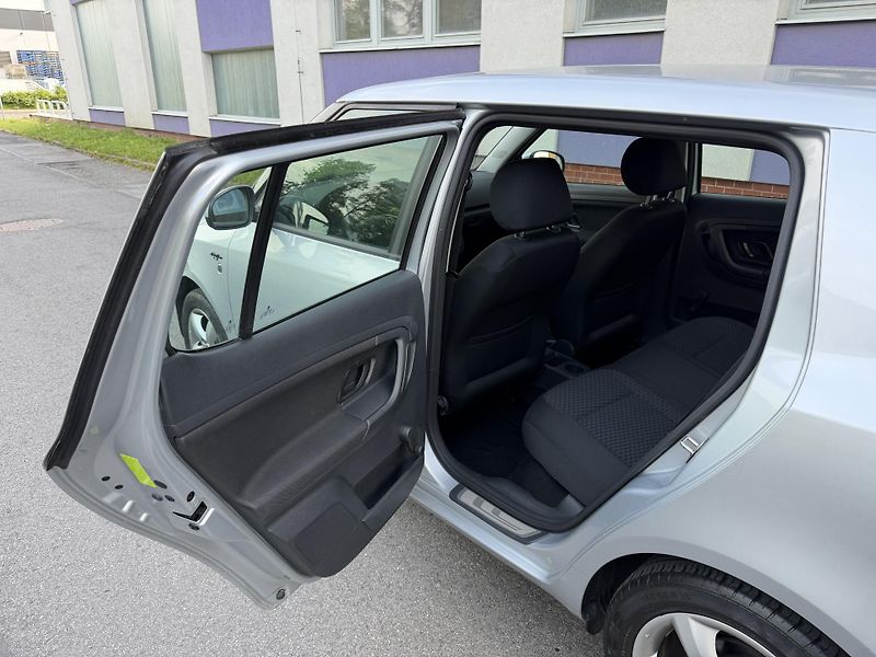 Škoda Fabia 1,2 TSI SERVIS.KN. - fotka 11 z 32