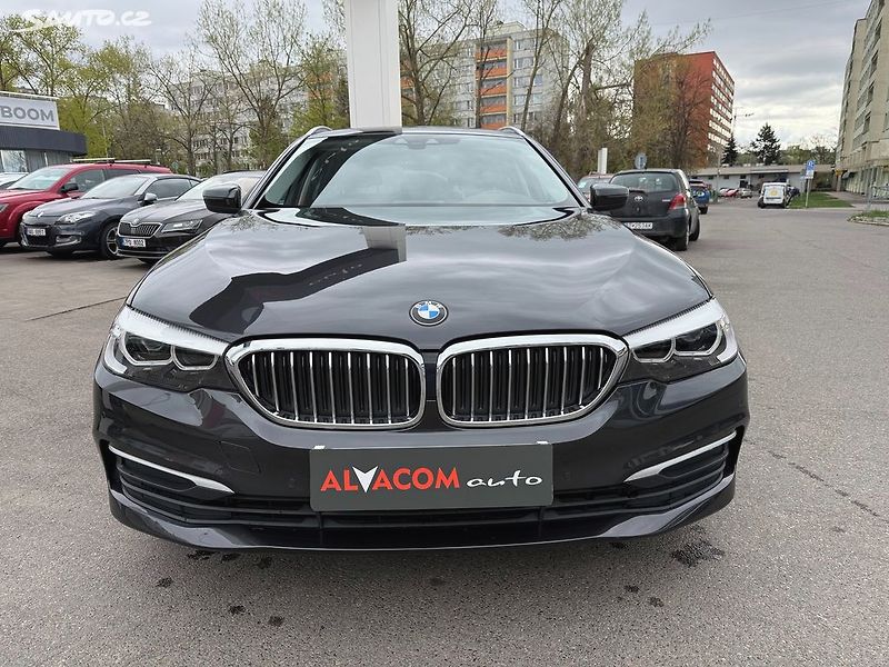 BMW Řada 5 520d XDRIVE 140kW - fotka 3 z 33