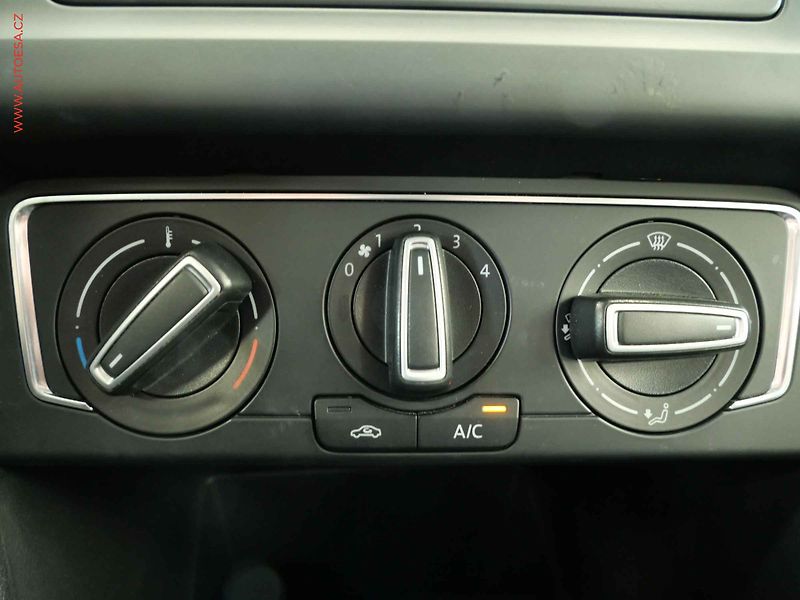 Volkswagen Polo (2014) 1.2TSi, 2.maj, AC - fotka 16 z 16