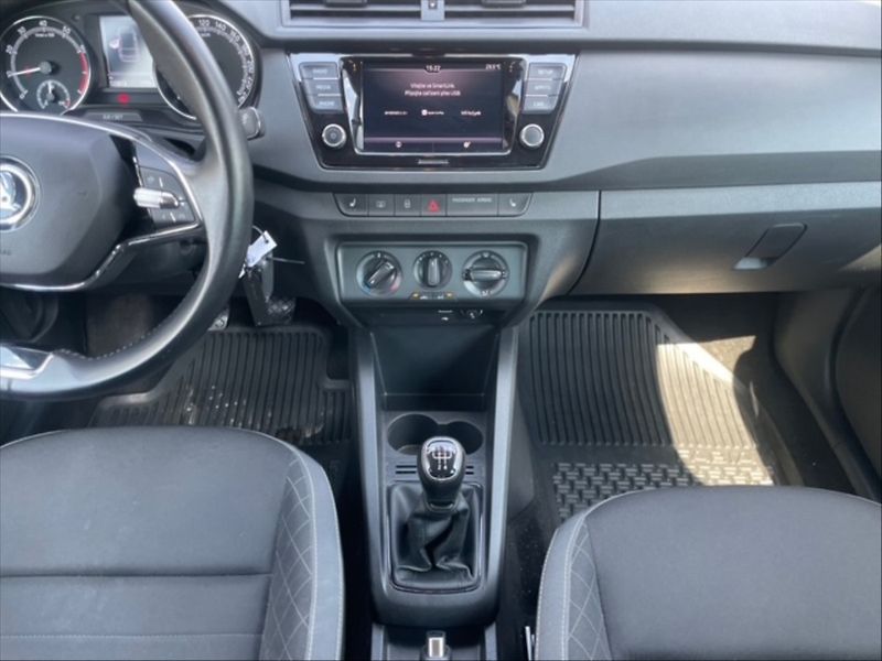 Škoda Fabia 1,0 TSI Ambiton - fotka 10 z 11