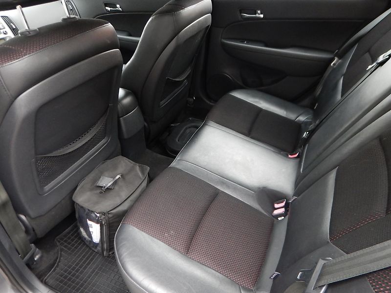 Hyundai i30 1.6 CRdi 85kw ,klima  OK - fotka 10 z 21