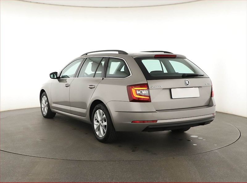 Škoda Octavia (2018) Ambition Plus 1.6 TDI - fotka 4 z 14