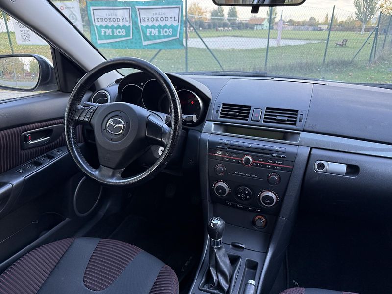 Mazda 3 2.0 Sport - fotka 25 z 32