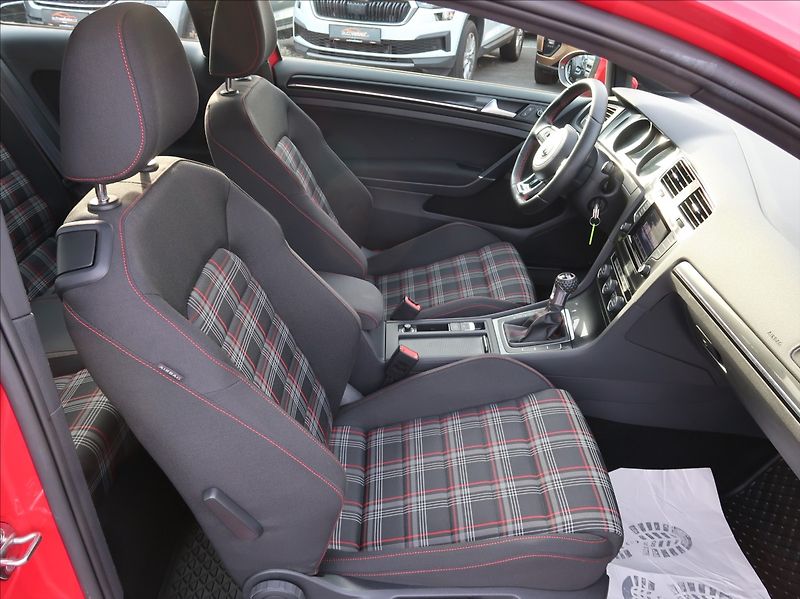 Volkswagen Golf 2,0 TSi,162kW,GTI,NovéČR - fotka 13 z 22