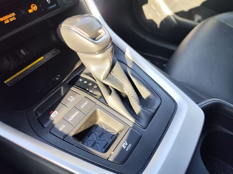 Toyota RAV4 2.5 HEV/163kW Executive e-CVT - fotka 25 z 35