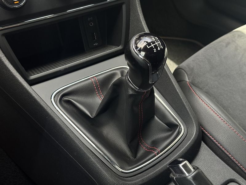 Seat Leon (2016) 1.4TSi 110kW FR, FullLED RZV - fotka 37 z 47