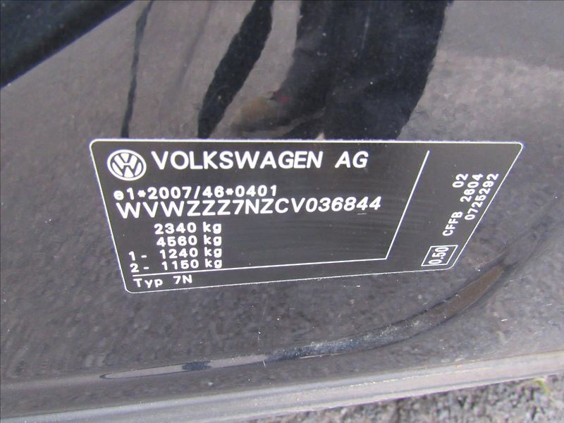 Volkswagen Sharan 2,0 TDi 103kW 5 míst - fotka 30 z 35