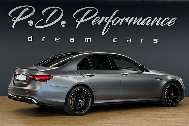 Mercedes-Benz Třídy E (2021) E 63s AMG 4Matic+ V8 Biturbo - fotka 29 z 124