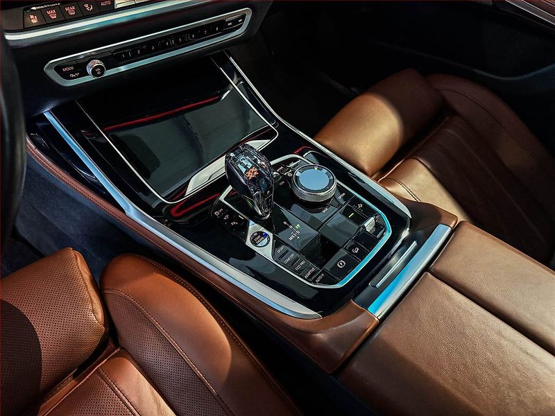 BMW X7 (2021) xDrive40i - fotka 18 z 24