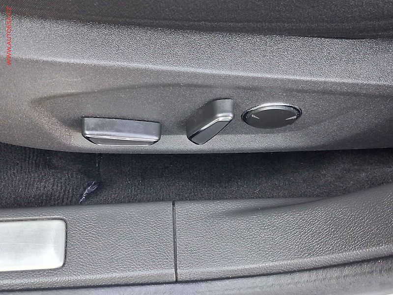 Ford Mondeo (2018) 2.0TDCi, AT, navi, LED - fotka 12 z 20