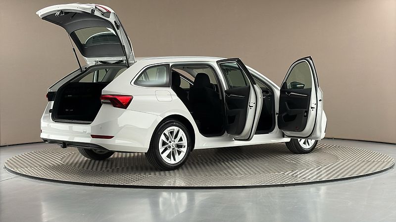 Škoda Octavia 2.0 TDI DSG Style Combi - fotka 6 z 27