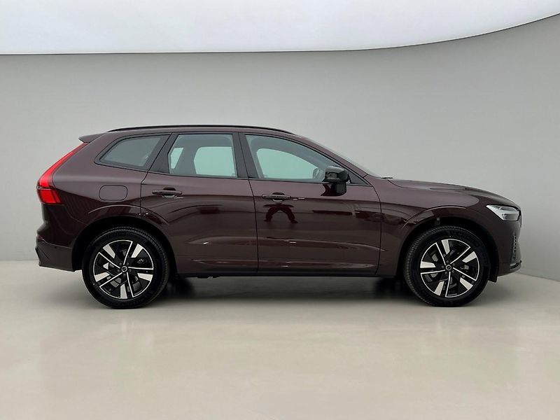 Volvo XC60 B5 AWD DARK PLUS CZ - fotka 10 z 44