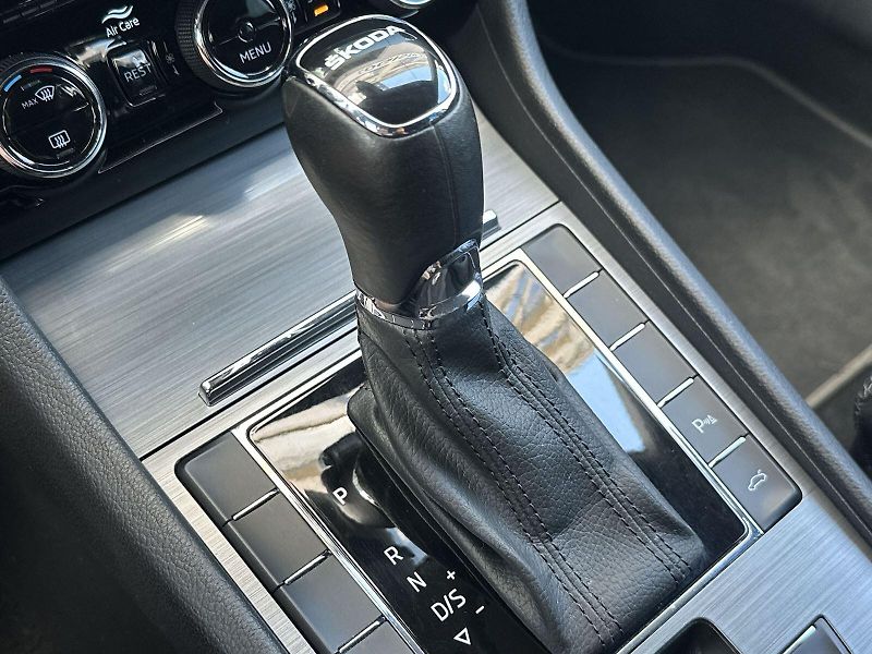 Škoda Superb (2023) Combi 2.0 TDI DSG Style - fotka 16 z 34