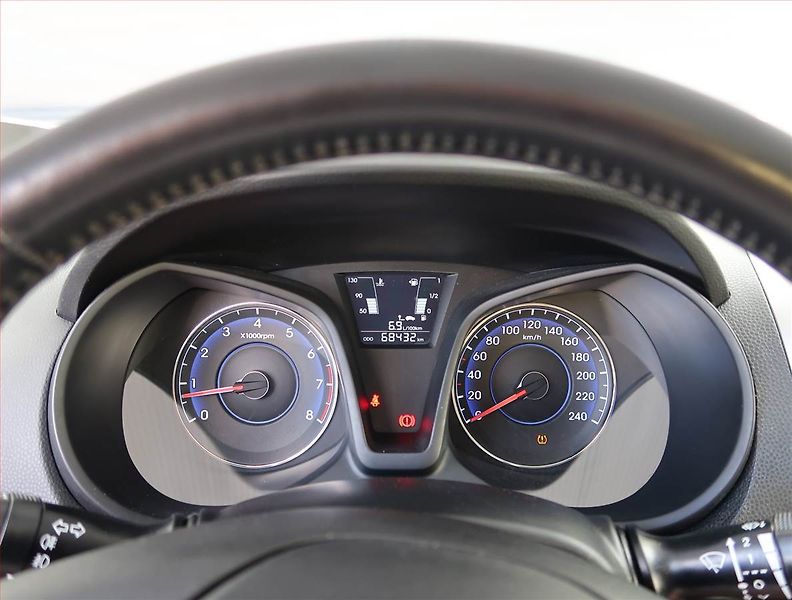 Hyundai ix20 (2016) 1.6 CVVT, Park. senzory - fotka 11 z 17