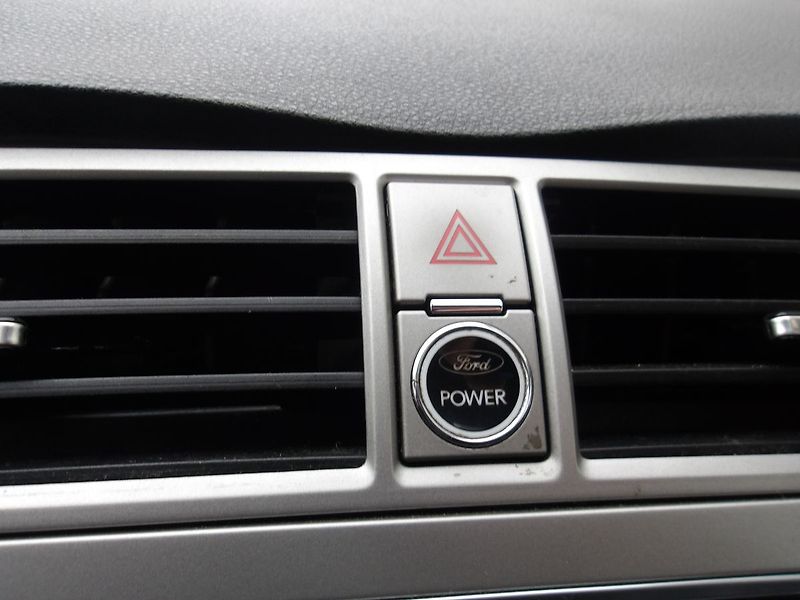 Ford Kuga 2,0TDCi TITANIUM Aut. 4x4! - fotka 27 z 44
