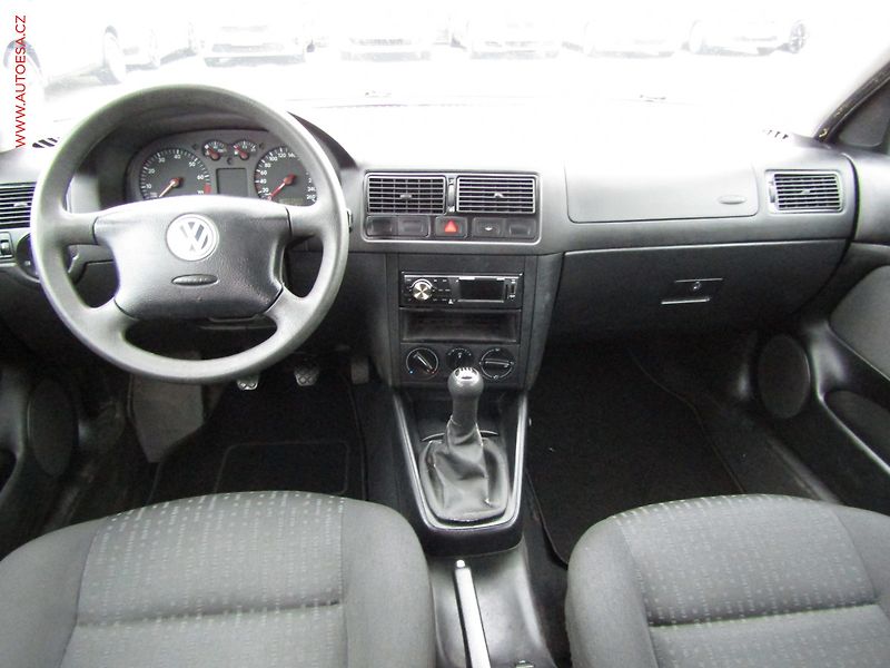 Volkswagen Golf (2003) 1.6 16V, ČR, AC, tažné - fotka 8 z 14