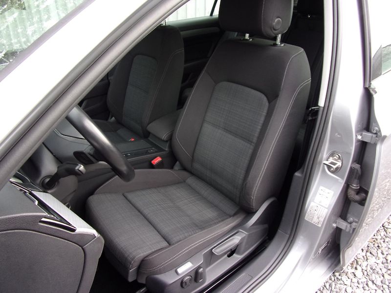 Volkswagen Passat (2019) 2.0TDi 110kW BUSINESS DSG SERV - fotka 15 z 24