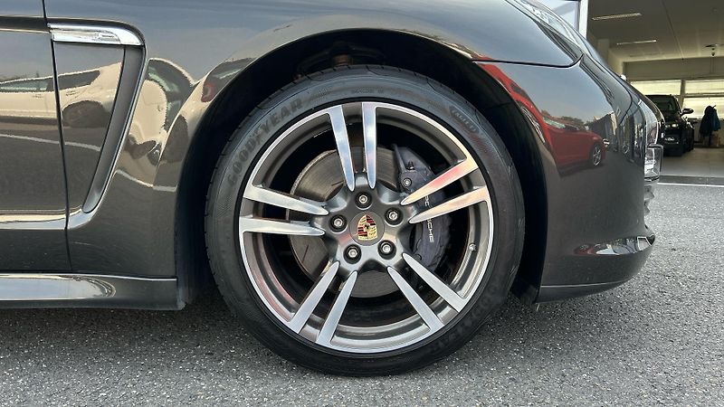 Porsche Panamera 4 - fotka 10 z 29