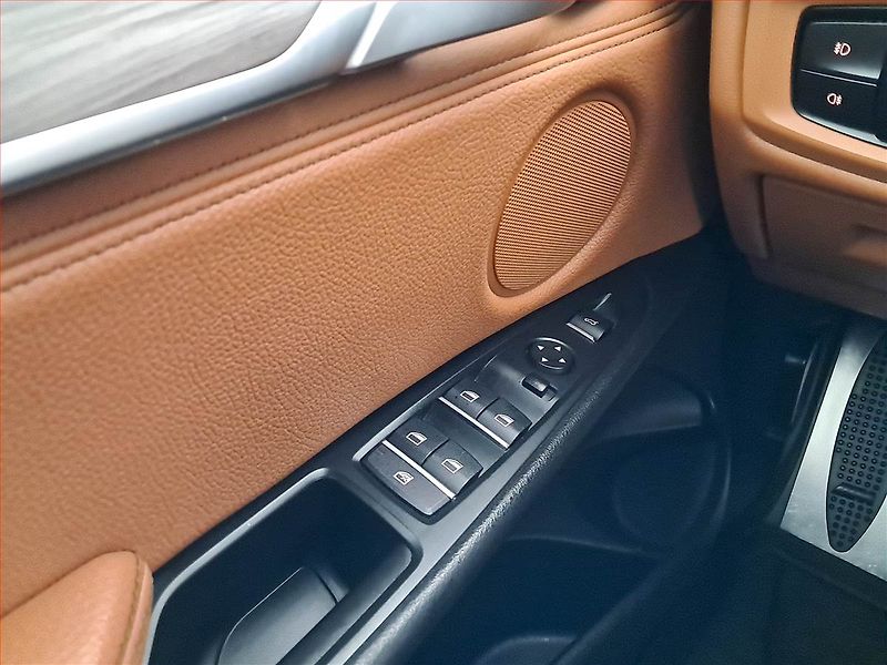 BMW X6 (2016) M Paket xDrive30d - fotka 20 z 21