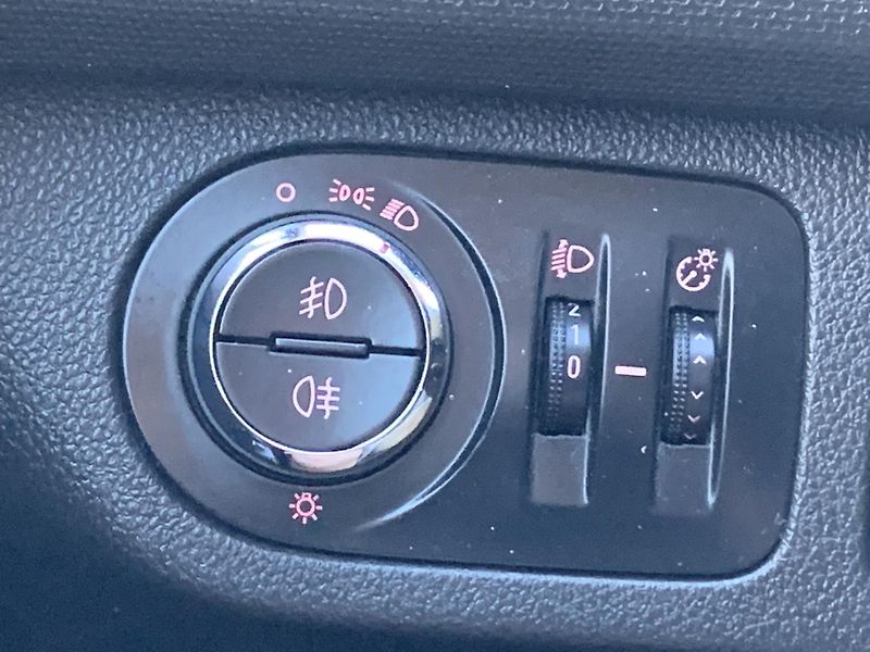 Opel Meriva 1.4i LPG ALU KLIMA TEMPOMAT - fotka 13 z 41