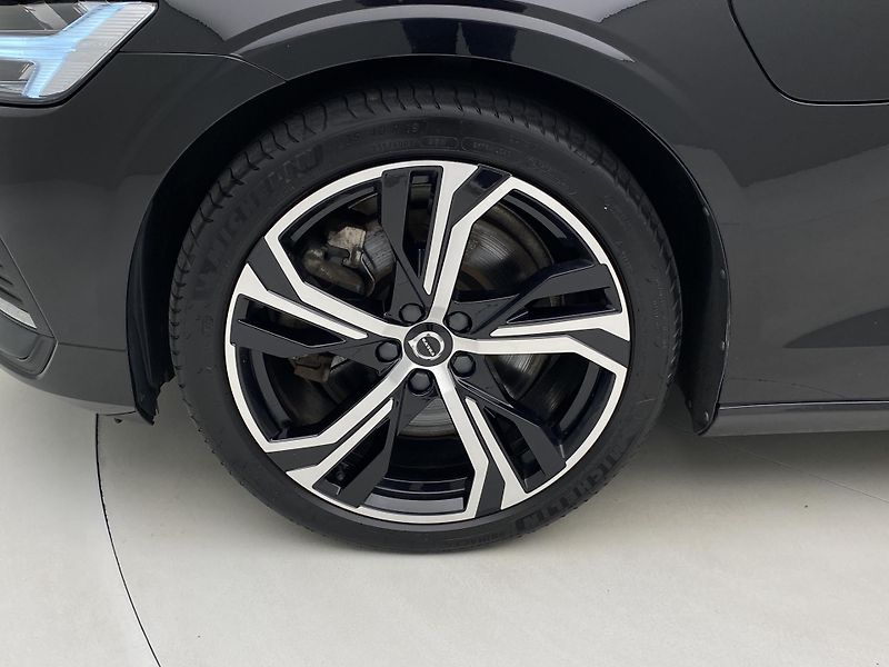 Volvo V60 T6 AWD RECHARGE CORE REZERVACE - fotka 34 z 45