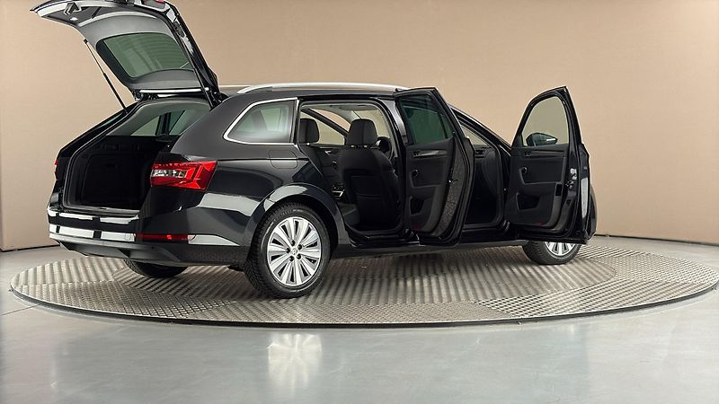 Škoda Superb 2.0 TDI DSG Style Combi - fotka 6 z 28