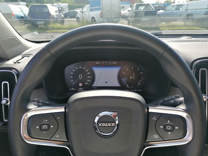 Volvo XC40 (2019) 2.0 T4 AWD INSCRIPTION ČR - fotka 19 z 39