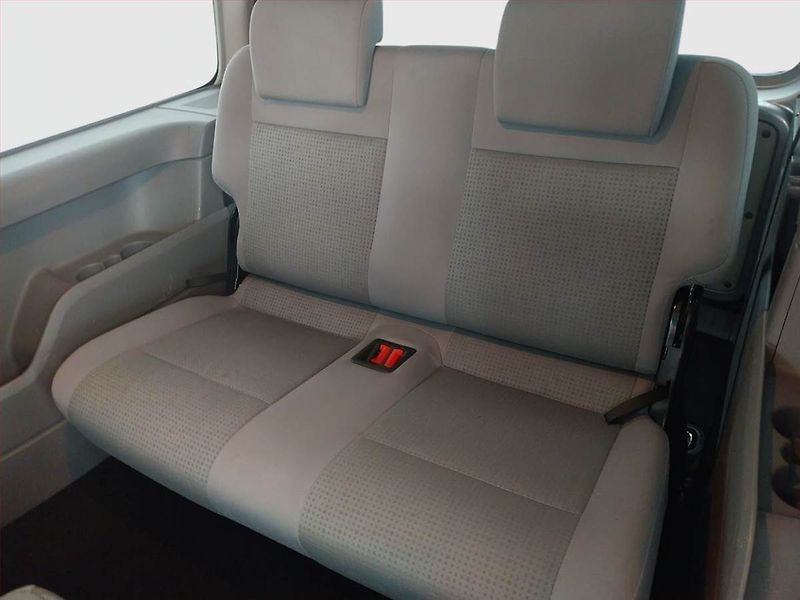 Volkswagen Caddy (2009) Maxi 1.6, 7Míst, 1Maj - fotka 16 z 16