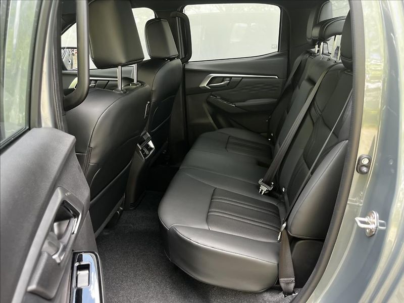 Isuzu D-Max 2,2 Double Cab  8A/T LSE MY26 - fotka 10 z 39