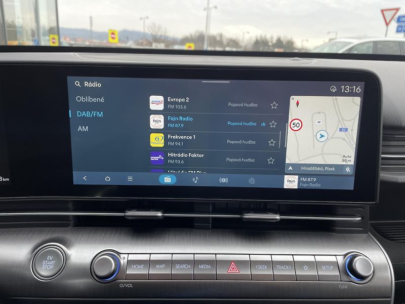 Hyundai Kona POWER 64,8 kWh CZECH EDITION - fotka 30 z 34