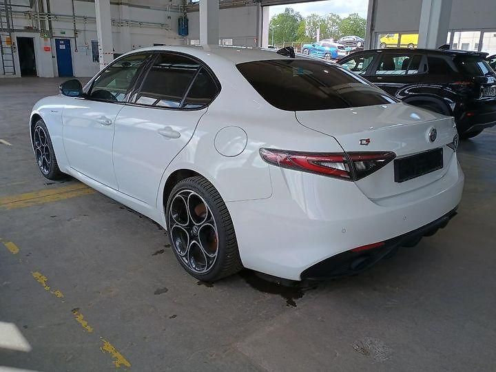 Alfa Romeo Giulia 2,0T 16V 206kW AT8-Q4 VELOCE - fotka 3 z 10