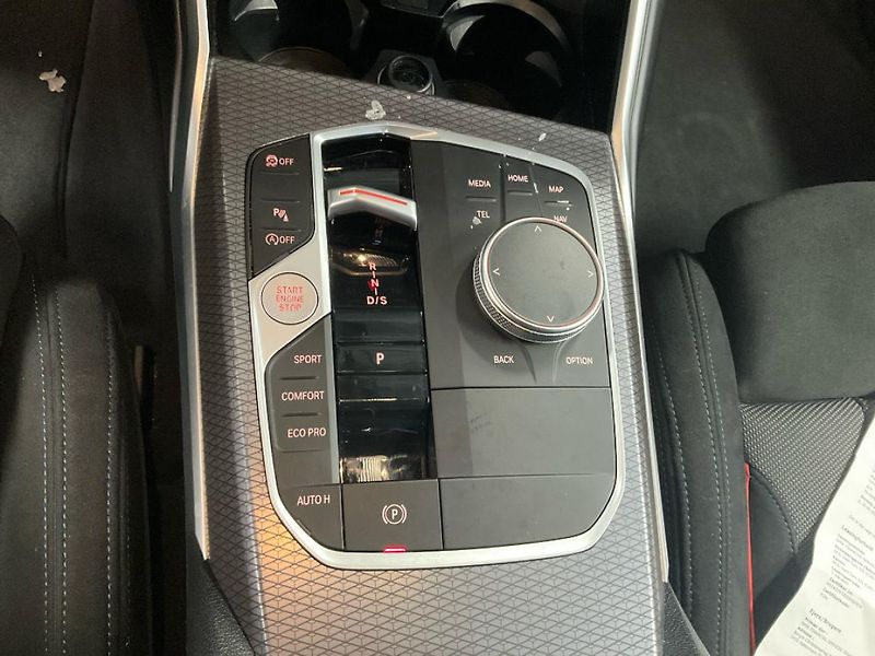 BMW Řada 3 330i xDrive Touring - fotka 11 z 14