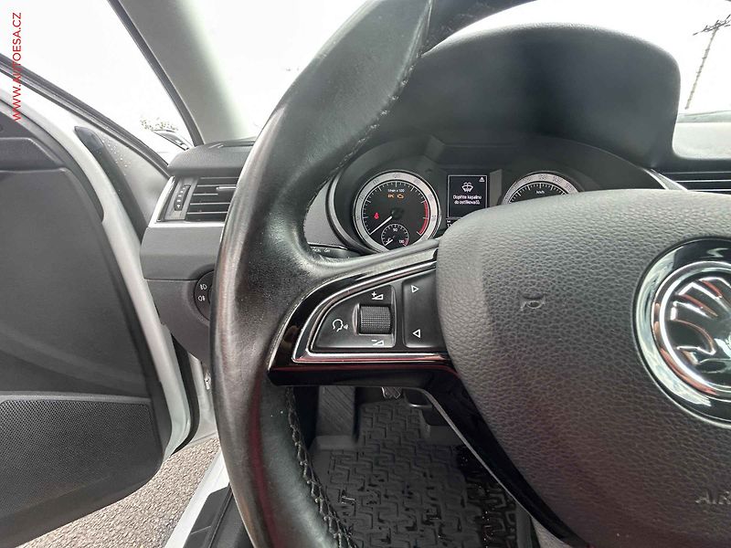 Škoda Octavia (2018) 1.4 TSI, 2.maj,ČR, autoAC - fotka 18 z 19
