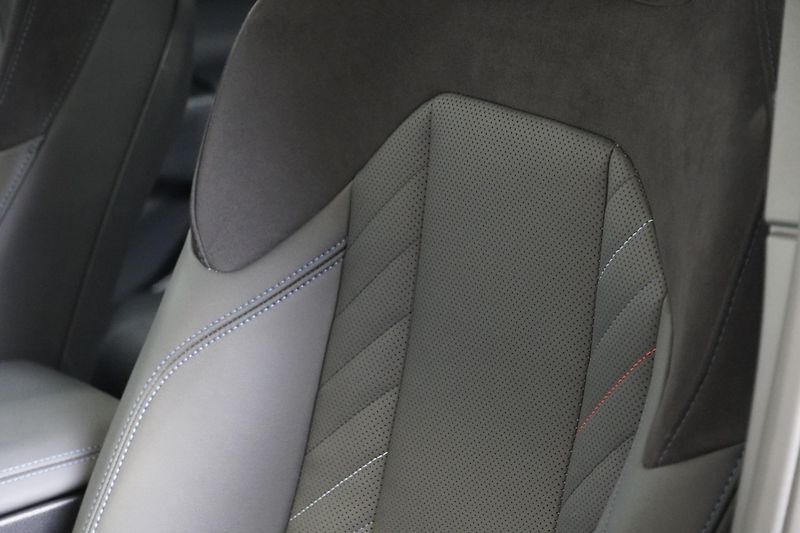 BMW X3 Xdrive20d,M-paket,ČR,HUD,Tažné - fotka 18 z 37