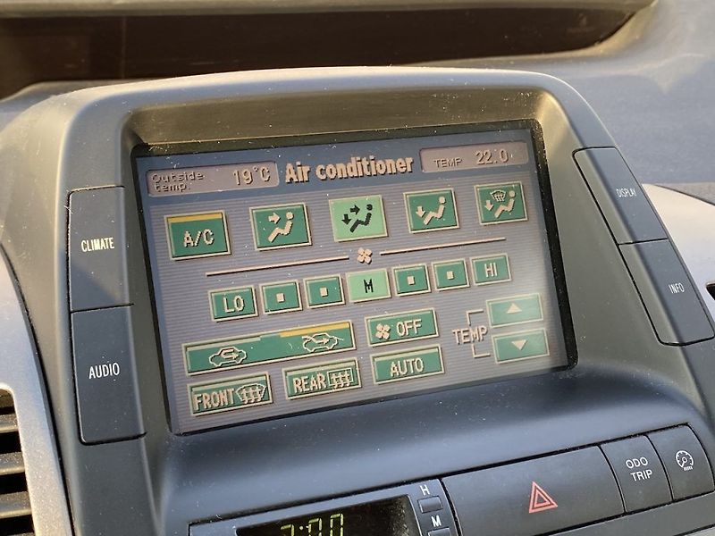 Toyota Prius 1.5HSD, ČR, 2x kola, STK - fotka 10 z 11