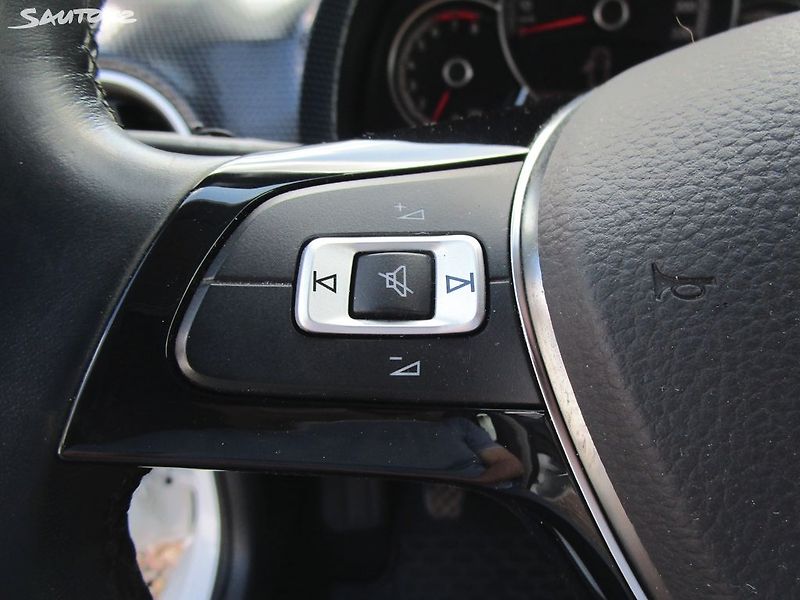 Volkswagen up! 1,0MPI - 48KW - NOVÁ STK - fotka 19 z 25