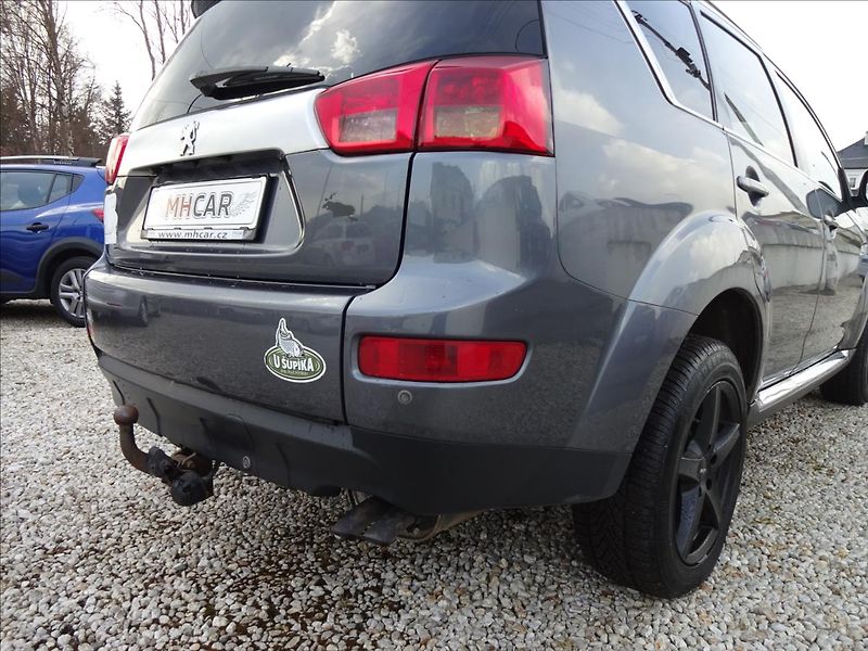 Peugeot 4007 2,2 HDI 115kW 4x4 - fotka 15 z 53