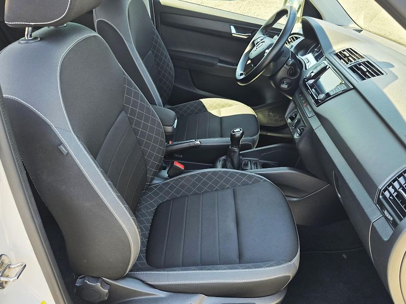 Škoda Fabia 1.0TSI 70KW TOUR SmartLink ČR  - fotka 19 z 32