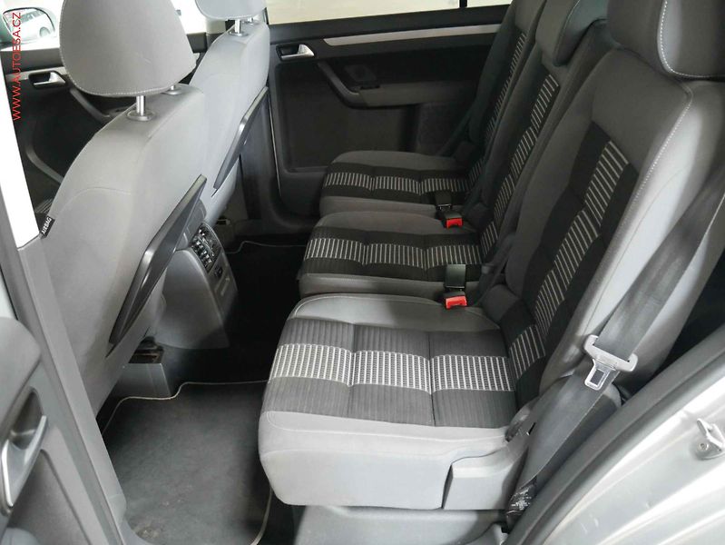 Volkswagen Touran (2009) 1.9 TDI - fotka 10 z 19